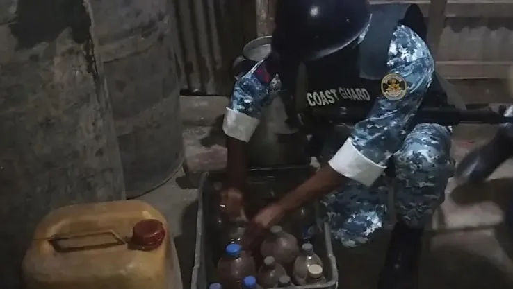 বরগুনায় ১ হাজার ২৬০ লিটার জ্বালানি উদ্ধার, ব্যবসায়ীকে জরিমানা